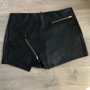 zara leather effect zipper detail skort